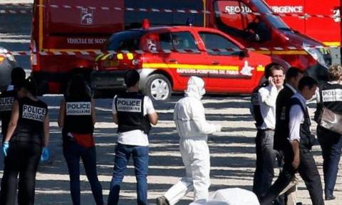 «Συναγερμός» στο Παρίσι μετά τον εντοπισμό ύποπτων συσκευών κάτω από φορτηγά