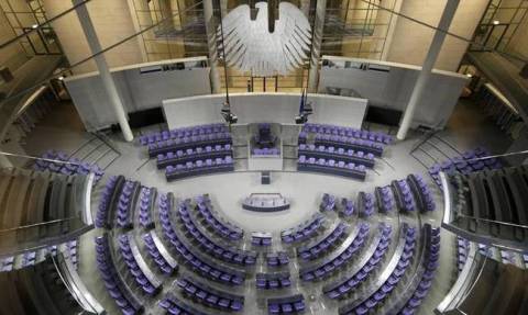 Αναταραχή στη Bundestag από τους ακροδεξιούς - Δεν θέλουν ούτε δίπλα τους να κάθονται