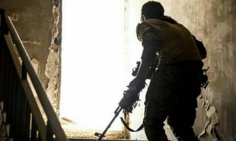 Ράκα: Η τελευταία έφοδος – Σε άτακτη φυγή οι τζιχαντιστές στην πρωτεύουσα του ISIS στη Συρία (Vid)