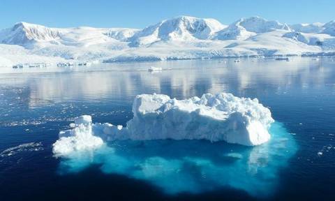 Μυστηριώδης, τεράστια τρύπα εντοπίστηκε στην Ανταρκτική! (pic)
