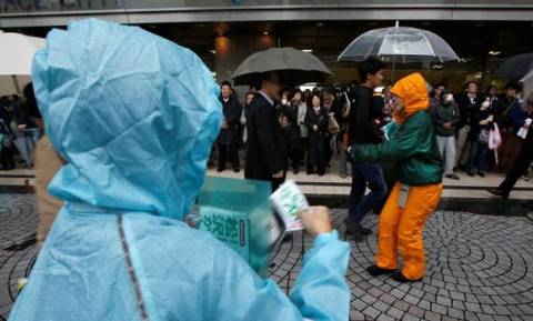 Εκλογές Ιαπωνία: Υπό βροχή άνοιξαν τα εκλογικά κέντρα της χώρας