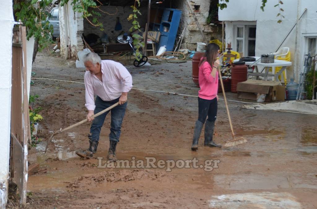 Καιρός: Εικόνες καταστροφής από την ισχυρή χαλαζόπτωση στη Φθιώτιδα (vid)