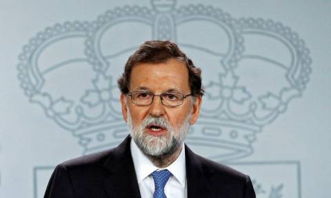 Δραματικές εξελίξεις στην Ισπανία – «Ξηλώνει» την Καταλονία μετά την απόφαση απόσχισης ο Ραχόι