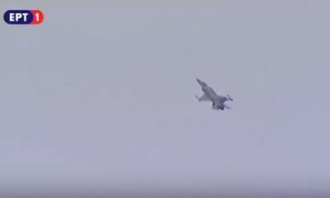 Ρίγη συγκίνησης: Συγκλόνισε το μήνυμα του πιλότου του F-16 στη στρατιωτική παρέλαση (vid)