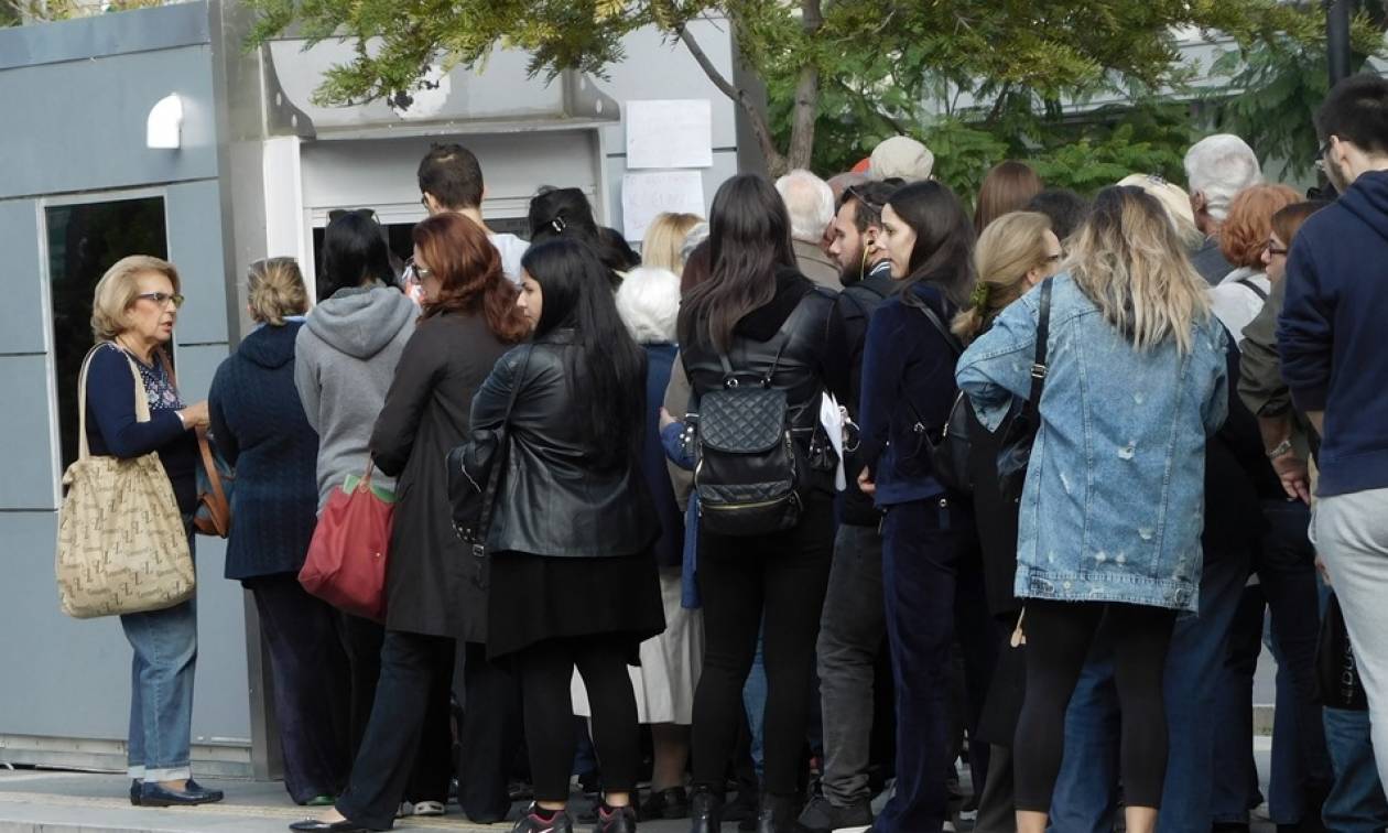 Ηλεκτρονικό εισιτήριο: Ταλαιπωρία δίχως τέλος - Έως και πέντε ώρες η αναμονή