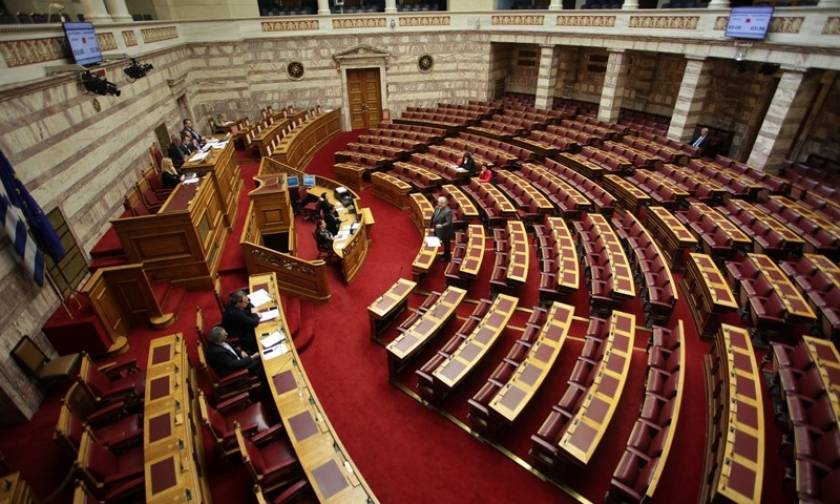 Βουλή - Live: Συζήτηση της τροπολογίας για τις τηλεοπτικές άδειες