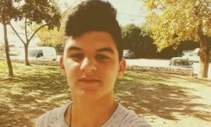 Ραγίζει καρδιές η χειρονομία των γονιών του 14χρονου Σωτήρη που πέθανε ενώ έπαιζε ποδόσφαιρο