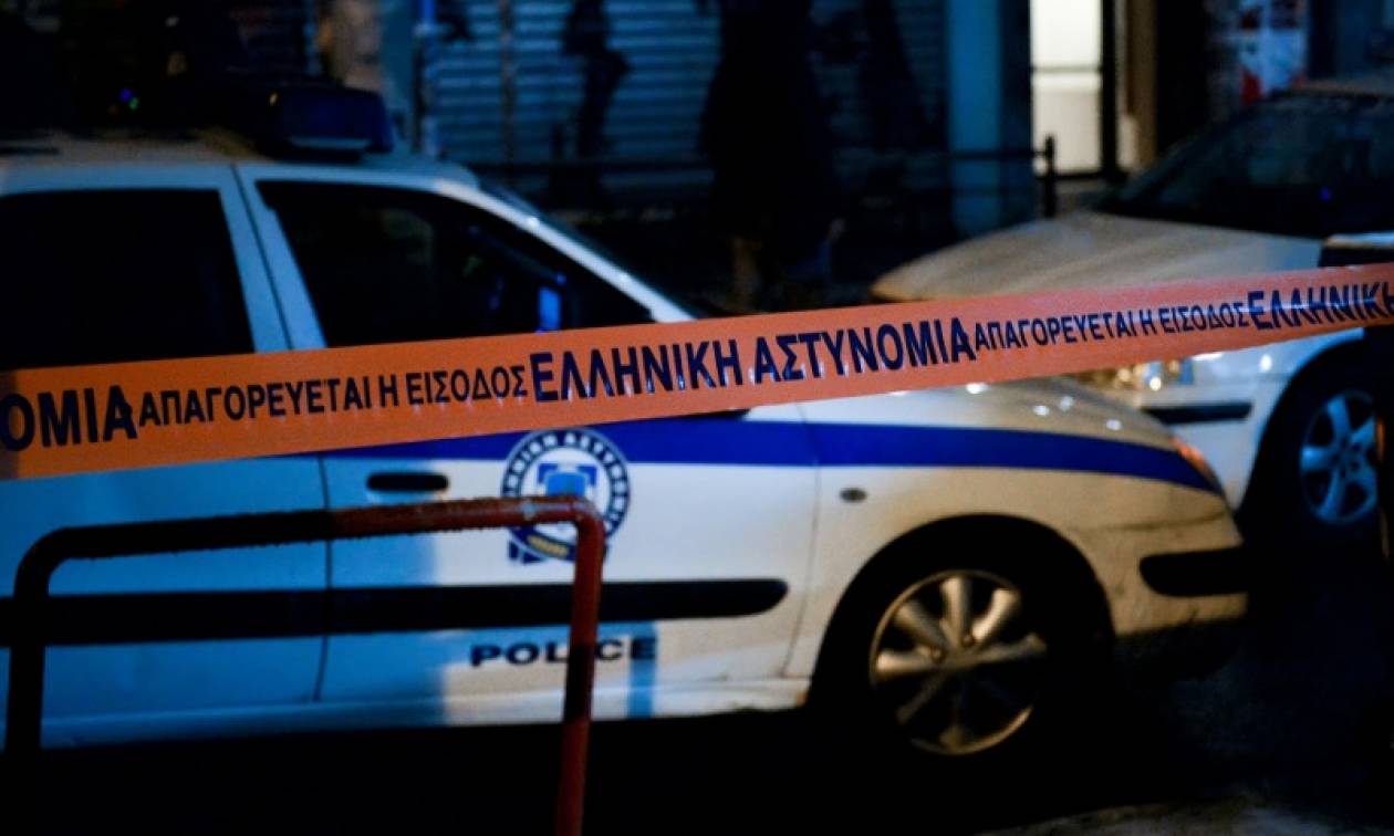 Πυροβολισμοί στα γραφεία του ΠΑΣΟΚ: Σφαίρα καρφώθηκε σε γειτονικό κατάστημα