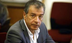 Επίθεση στα γραφεία ΠΑΣΟΚ: Την παραίτηση Τόσκα ζητάει ο Θεοδωράκης - «Επικίνδυνα ανίκανος»