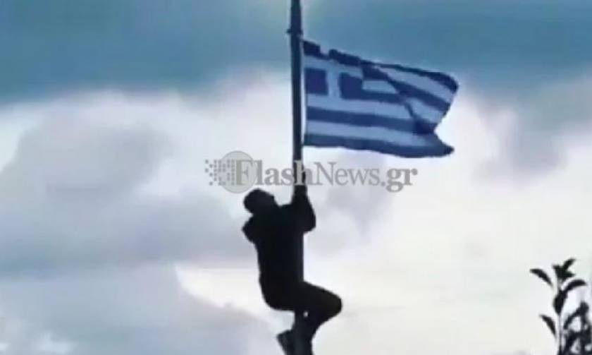 Τιμωρία μαθητή για έπαρση της Ελληνικής σημαίας: Πάντα γελαστοί και γελασμένοι…