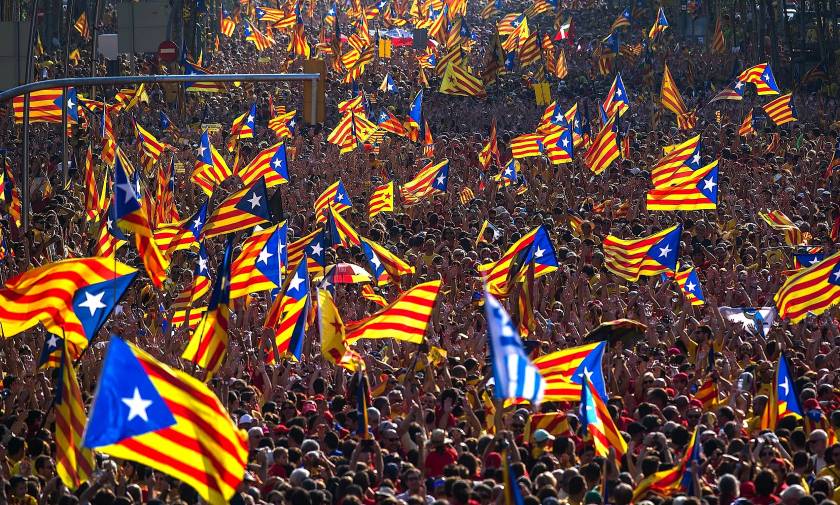 Καζάνι που βράζει η Καταλονία: Μαζικές διαδηλώσεις στη Βαρκελώνη