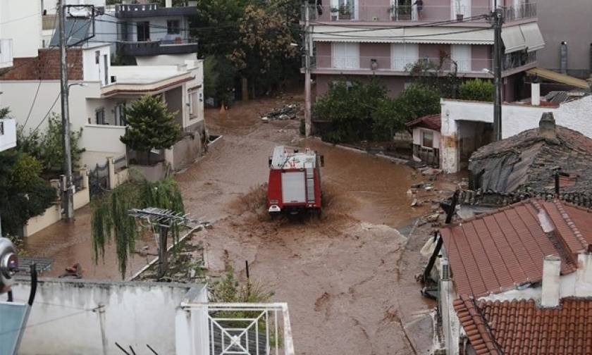 Πλημμύρες Μάνδρα - Νέα Πέραμος: Πάνω από 600 κλήσεις για βοήθεια στην Πυροσβεστική