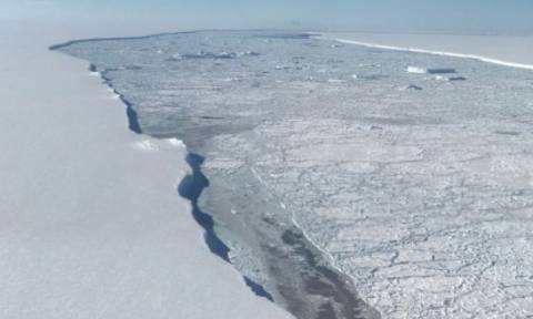 Εντυπωσιακές εικόνες από το γιγάντιο παγόβουνο που αποκολλήθηκε στην Ανταρκτική