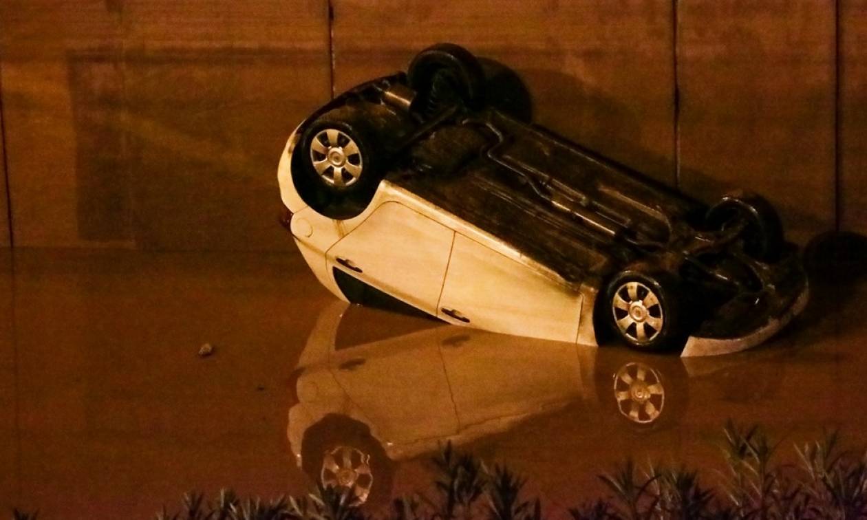 Νύχτα θρίλερ στη Μάνδρα: Ψάχνουν για αγνοούμενους στις λάσπες