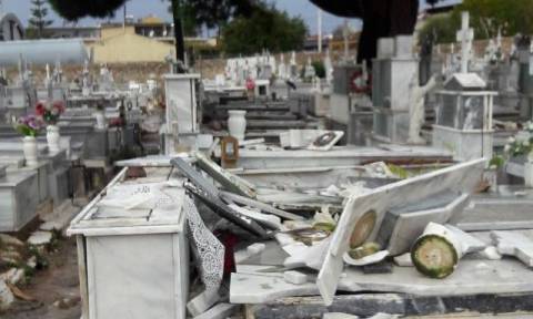 Κακοκαιρία - Μακάβρια καταστροφή στους Γαργαλιάνους: «Άνοιξαν» οι τάφοι από ανεμοστρόβιλο! (pic+vid)
