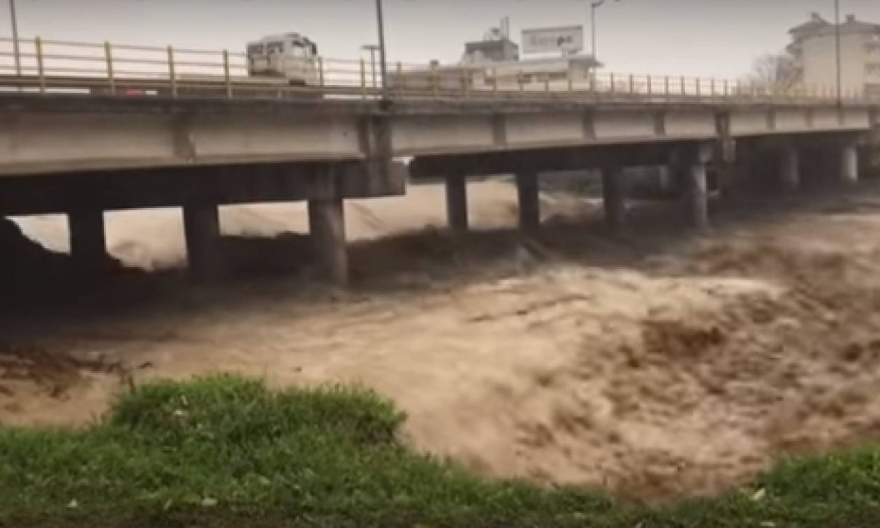 Καιρός: Στο έλεος της «Ευρυδίκης» η Πιερία (vid)