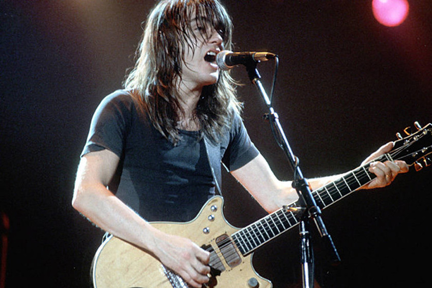Πέθανε ο θρυλικός κιθαρίστας των AC/DC, Malcolm Young (Vid)
