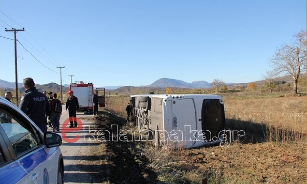 Καλαμπάκα: Ανετράπη λεωφορείο του ΚΤΕΛ με μαθητές (pics)