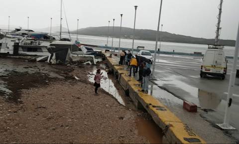 Πλημμύρες: Άμεση η αποκατάσταση των ζημιών στο λιμάνι της Νέας Περάμου