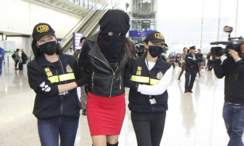 «Βόμβα» στην ελληνική σόουμπιζ: Ελληνίδα μοντέλο συνελήφθη με μεγάλη ποσότητα κοκαΐνης (vid)