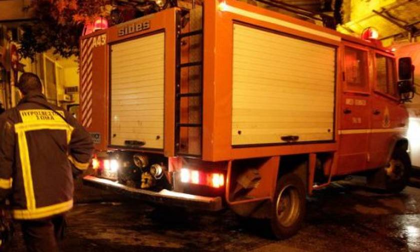 Θεσσαλονίκη: Πυρκαγιά σε διώροφη κατοικία - Απεγκλωβίστηκαν ρακοσυλλέκτες