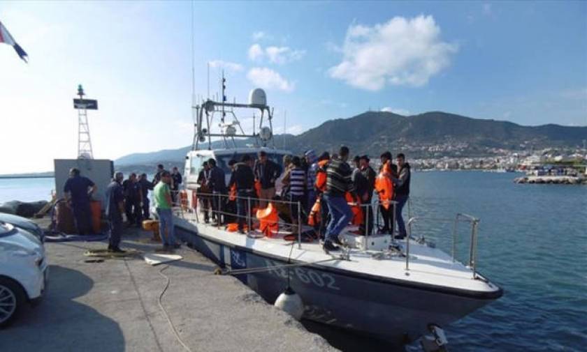 Vessel carrying refugees and migrants in distress off the coast of Pylos