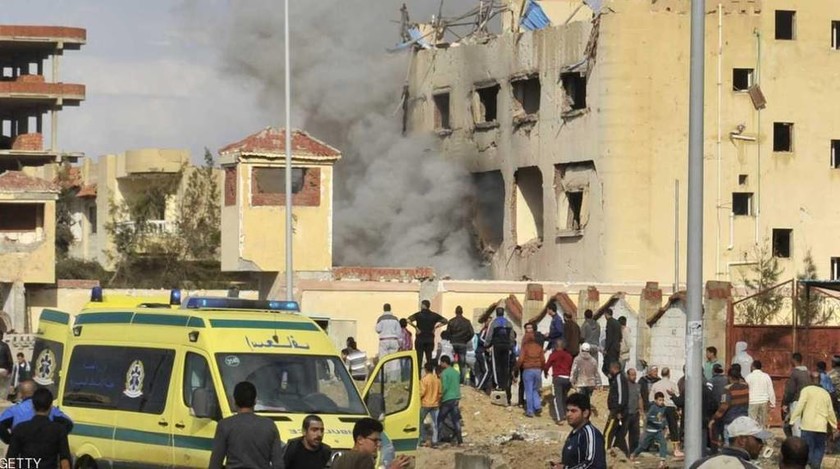 «Μάτωσε» η Αίγυπτος: Εκατόμβη νεκρών από διπλή τρομοκρατική επίθεση (ΠΡΟΣΟΧΗ! ΣΚΛΗΡΕΣ ΕΙΚΟΝΕΣ)
