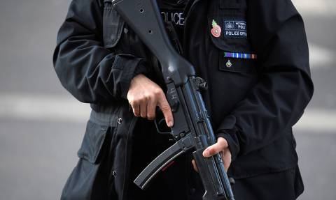 Λονδίνο: Πανικός στην Όξφορντ Στριτ από λάθος συναγερμό για ένοπλη τρομοκρατική επίθεση (Pics+Vids)