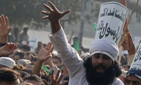 Εκτός ελέγχου η κατάσταση στο Πακιστάν: Συνεχίζονται οι αιματηρές διαδηλώσεις - Έξι νεκροί (Pics)