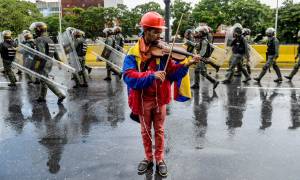 Το «χαός» στη Βενεζουέλα ωθεί κυβέρνηση και αντιπολίτευση σε ιστορικές διαπραγματεύσεις (Pics)