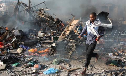 «Λουτρό» αίματος στη Σομαλία: Τουλάχιστον 512 οι νεκροί της επίθεσης με παγιδευμένο φορτηγό (Vids)