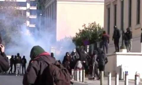 Επεισόδια στο συλλαλητήριο για την επέτειο από τη δολοφονία του Αλέξη Γρηγορόπουλου (pics+vid)