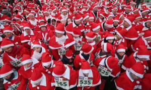Χριστουγεννιάτικοι αγώνες δρόμου για 1.000 Άη Βασίληδες – Δείτε φωτογραφίες