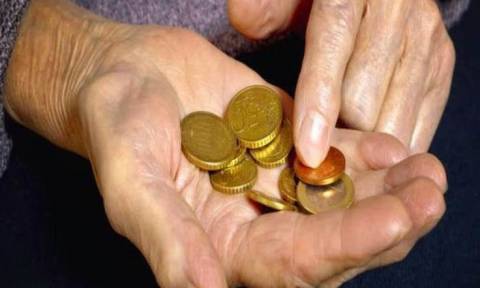 Τέλος το ΕΚΑΣ για χιλιάδες συνταξιούχους – Στα 35 ευρώ πλέον το επίδομα