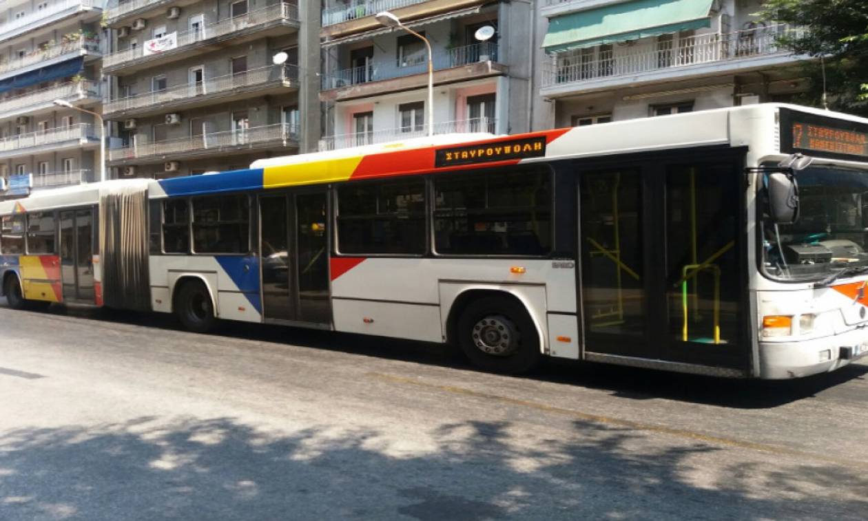 Θεσσαλονίκη: Τρόμος σε λεωφορείο – Επιβάτες είδαν κάτω από τα πόδια τους… Φωτογραφία – ντοκουμέντο