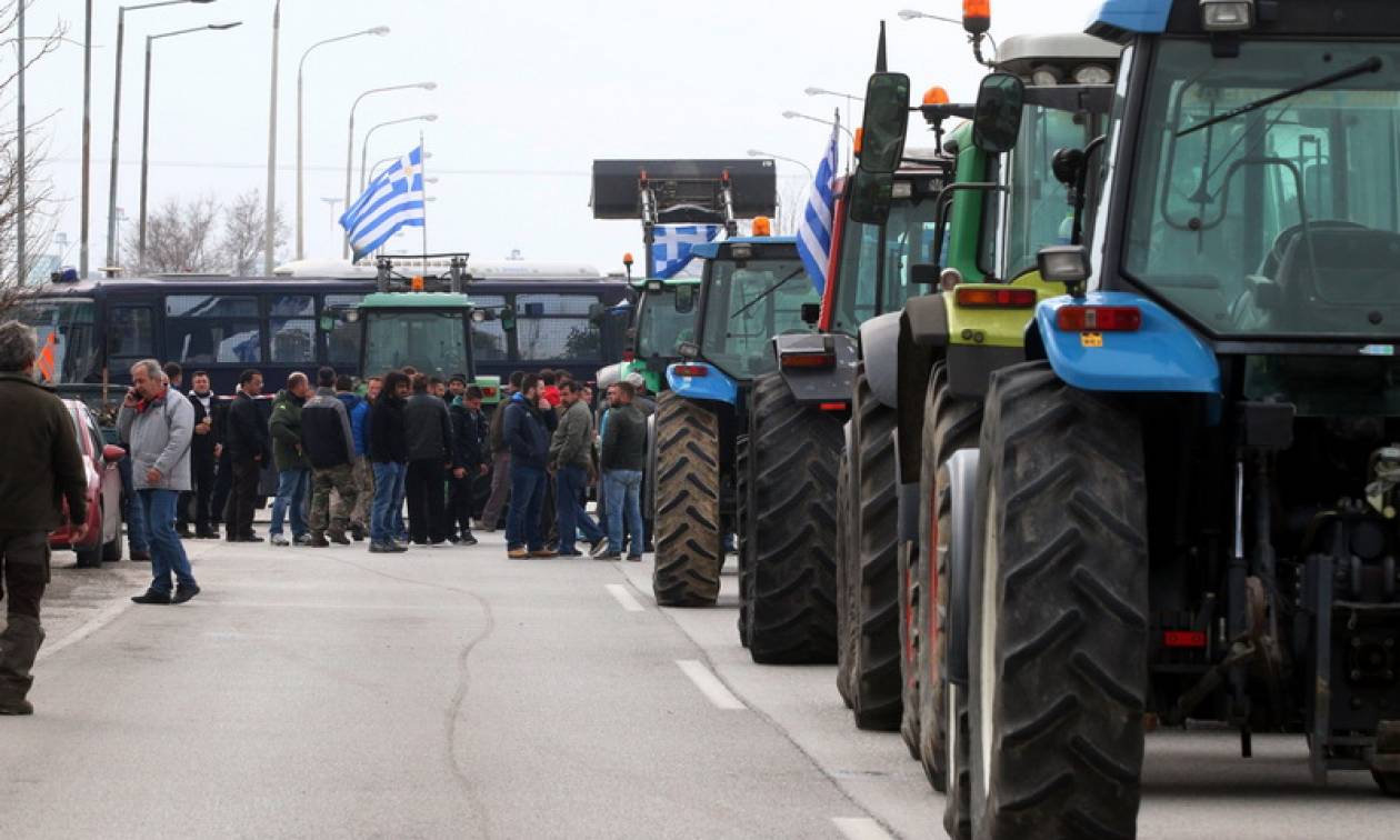 Λάρισα: Ζεσταίνουν τις μηχανές τους οι αγρότες που ετοιμάζουν νέες κινητοποιήσεις