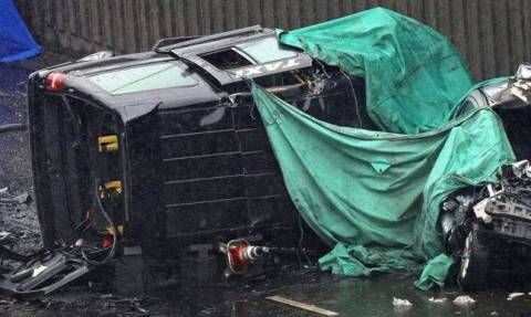 Βρετανία: Φονική καραμπόλα με έξι νεκρούς - Σοκάρουν οι εικόνες