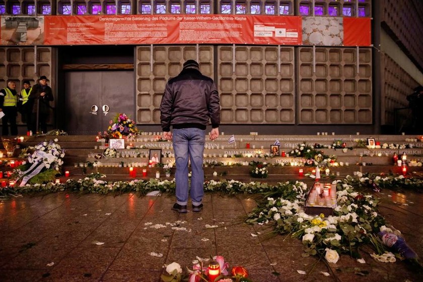 Θρήνος στη Γερμανία στην επέτειο της τρομοκρατικής επίθεσης στη χριστουγεννιάτικη αγορά του Βερολίνο