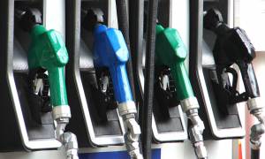 «Βόμβα» για τους επαγγελματίες: Φόβοι για εξίσωση του πετρελαίου κίνησης με τη βενζίνη