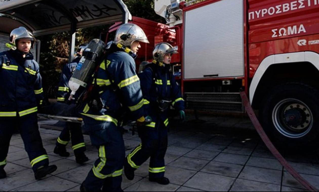 Απεγκλωβίστηκε ένα άτομο από το σπίτι που κατέρρευσε στην Αρκαδία - Έρευνες για δεύτερο εγκλωβισμένο