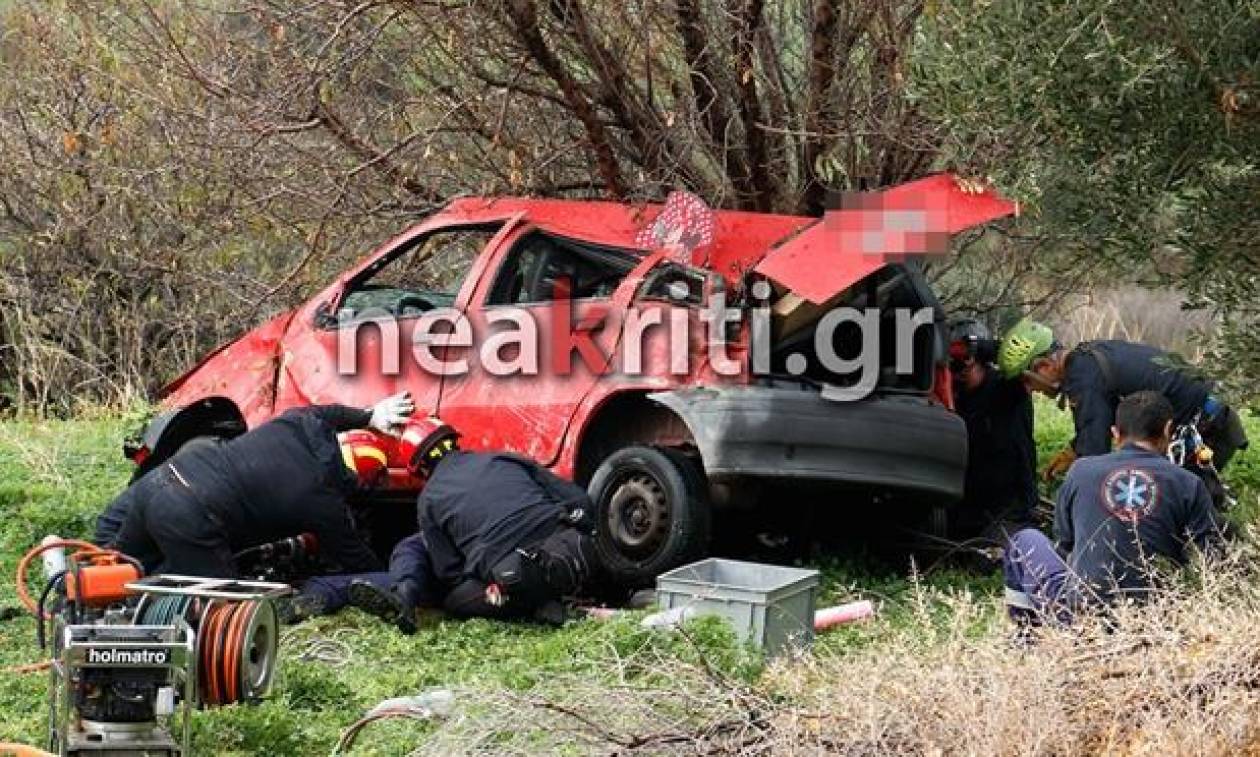 Κρήτη: Γυναίκα καταπλακώθηκε από το ίδιο της το αυτοκίνητο πέφτοντας σε γκρεμό (pics-vid)