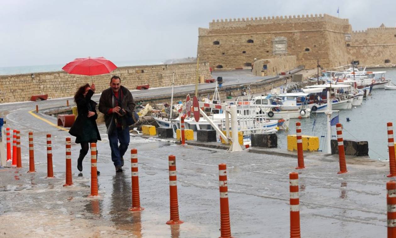 Κακοκαιρία Κρήτη: Τυλίχτηκε στην ομίχλη το Λασίθι – Απαγόρευση απόπλου από το νησί