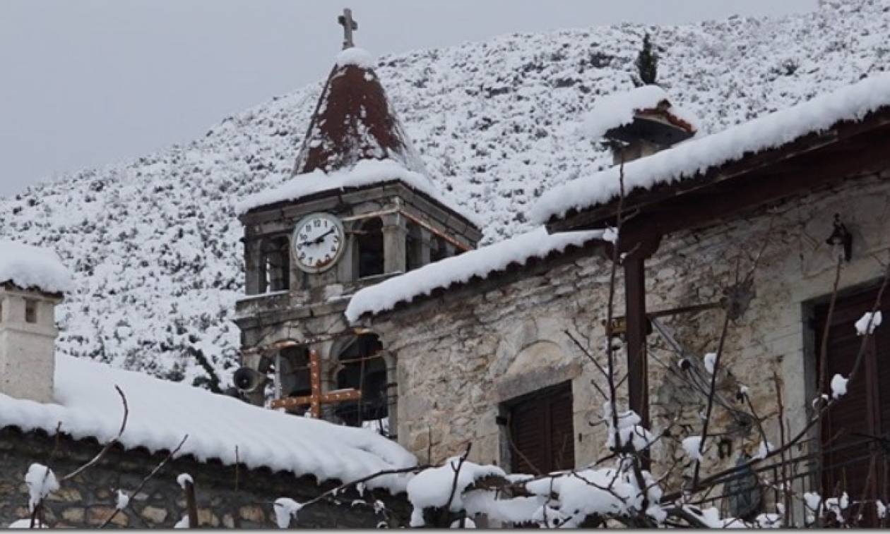 Στα λευκά η όμορφη Αμφίκλεια (pics)