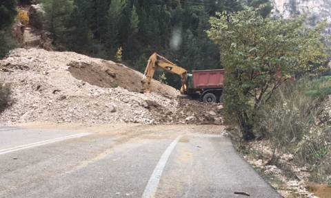 Καιρός: Αποκαταστάθηκε η σύνδεση στην εθνική οδό Αντιρρίου - Ιωαννίνων, στο ύψος της Κλεισούρας