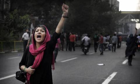 Εκτός ελέγχου η κατάσταση στο Ιράν: Eπεισόδια και σφαίρες κατά διαδηλωτών (ΠΡΟΣΟΧΗ! ΣΚΛΗΡΕΣ ΕΙΚΟΝΕΣ)