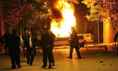 Αίμα και χάος στο Ιράν: Τρεις αστυνομικοί νεκροί (Vids)