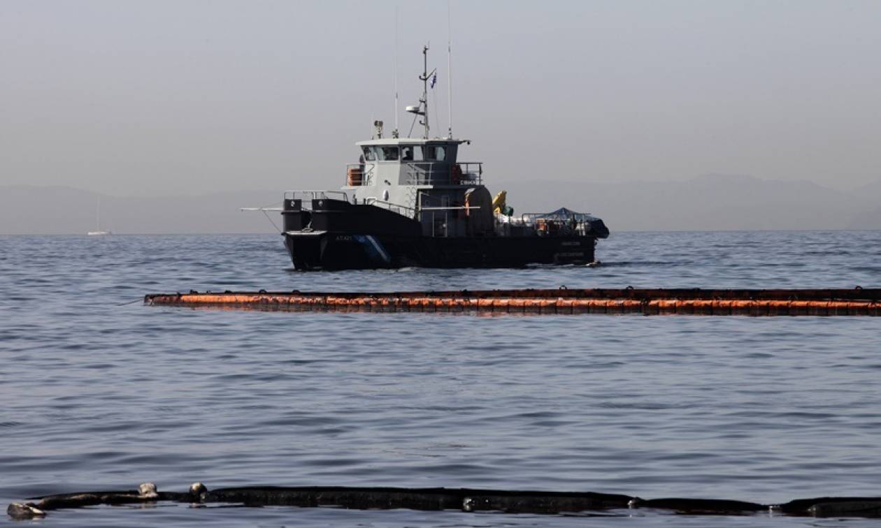 Δραπετσώνα: Θαλάσσια ρύπανση από καταμαράν