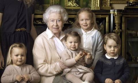 Η εντυπωσιακή ομοιότητα της βασίλισσας Ελισάβετ με την πριγκίπισσα Charlotte