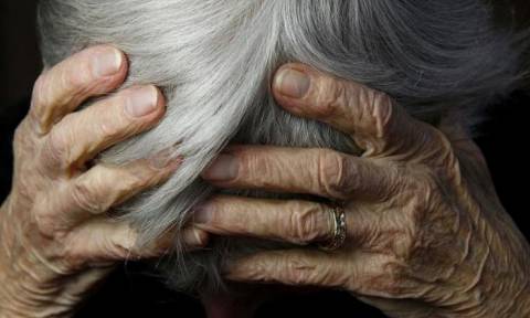 Κάρυστος: Στιγμές φρίκης για ηλικιωμένη - Την γρονθοκόπησαν για 350 ευρώ