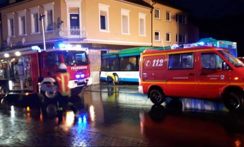 Γερμανία: Σχολικό λεωφορείο εκτός ελέγχου προσέκρουσε σε κτήριο – Τουλάχιστον 48 τραυματίες